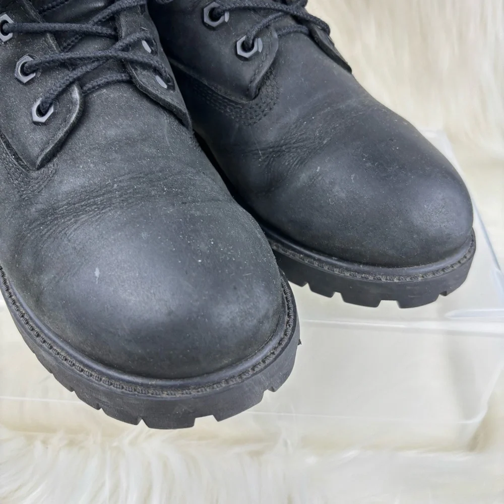 Timberland Black Boots with Padded Collar and Sturdy Sole Size 4 kids
